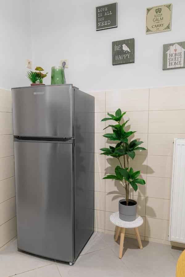 Sunny & Modern Apt For 3 Persons Athens Luaran gambar