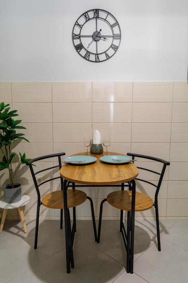 Sunny & Modern Apt For 3 Persons Athens Luaran gambar