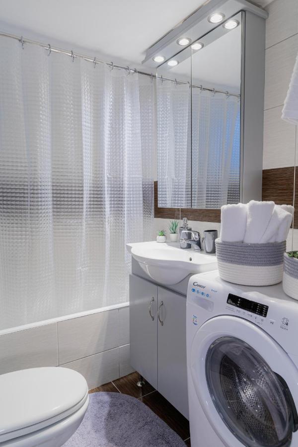 Sunny & Modern Apt For 3 Persons Athens Luaran gambar