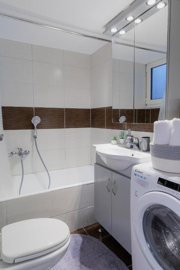 Sunny & Modern Apt For 3 Persons Athens Luaran gambar